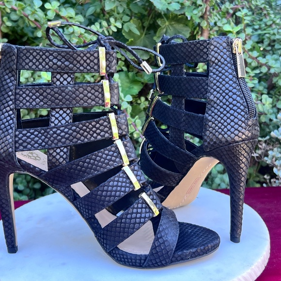 Vince Camuto 🌸New🌸Black Gold Heels Pumps - Picture 7 of 15